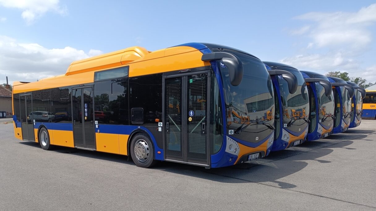 V Břeclavi vyjely do provozu autobusy SOR NSG 12