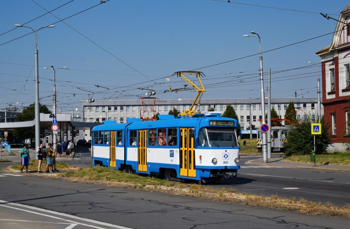 Ostrava nenápadně představila opravenou historickou tramvaj K2