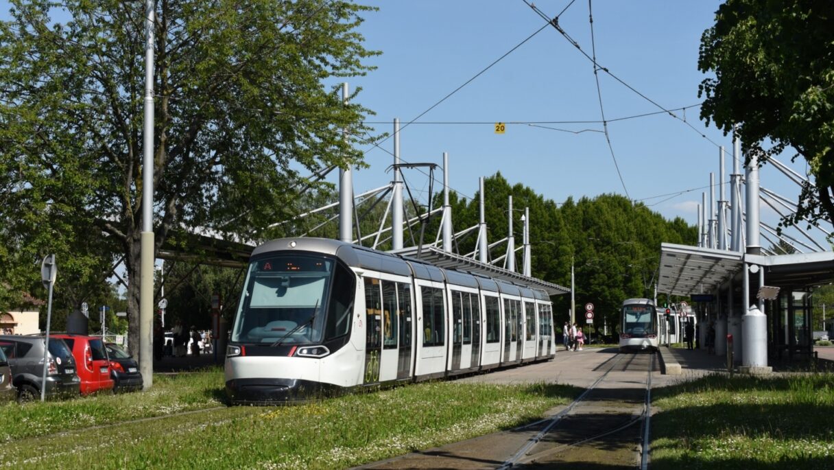 Svou balíkovou tramvaj zkoušejí i Francouzi