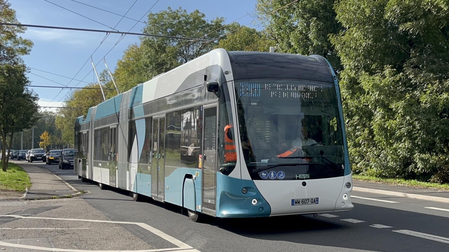 V Nancy začaly zkoušky tříčlánkových trolejbusů HESS