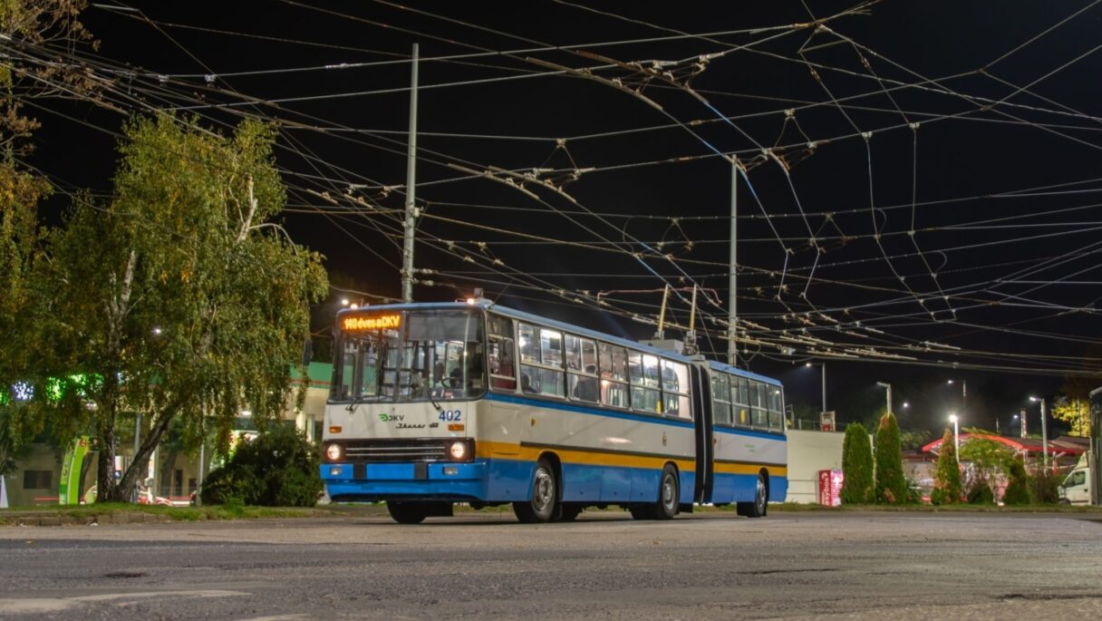 Debrecen vrátil do provozu trolejbus Ikarus 280T. Na retro jízdy