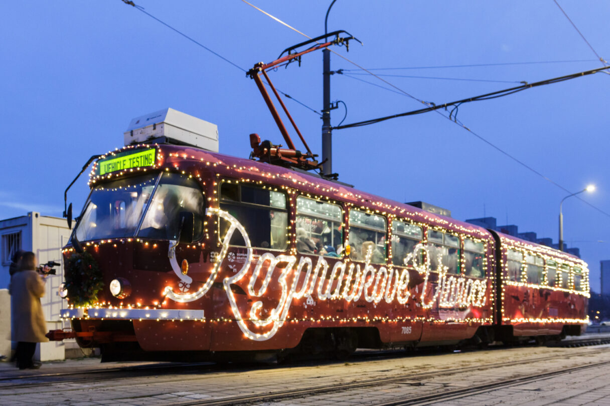 Celou trať do Petržalky projely poprvé tramvaje