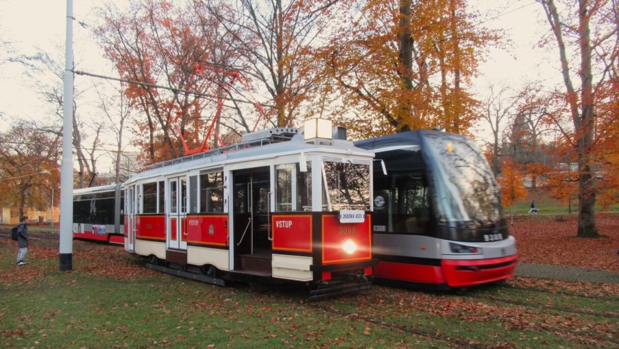 Do ulic Prahy vyrazila opravená tramvaj „mevro“