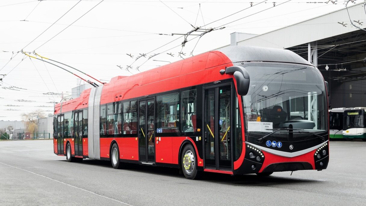 Škoda Electric dokončila první trolejbus 33 Tr pro České Budějovice