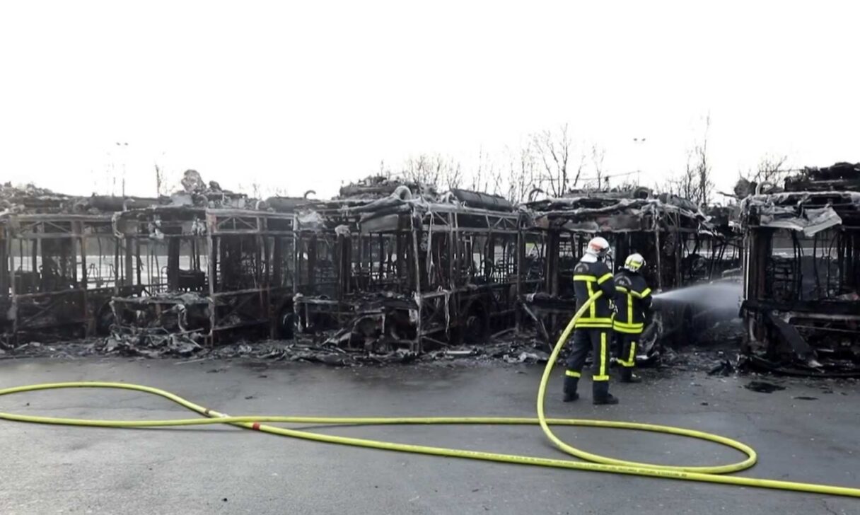 Ve francouzském Belfortu shořela flotila vodíkových autobusů