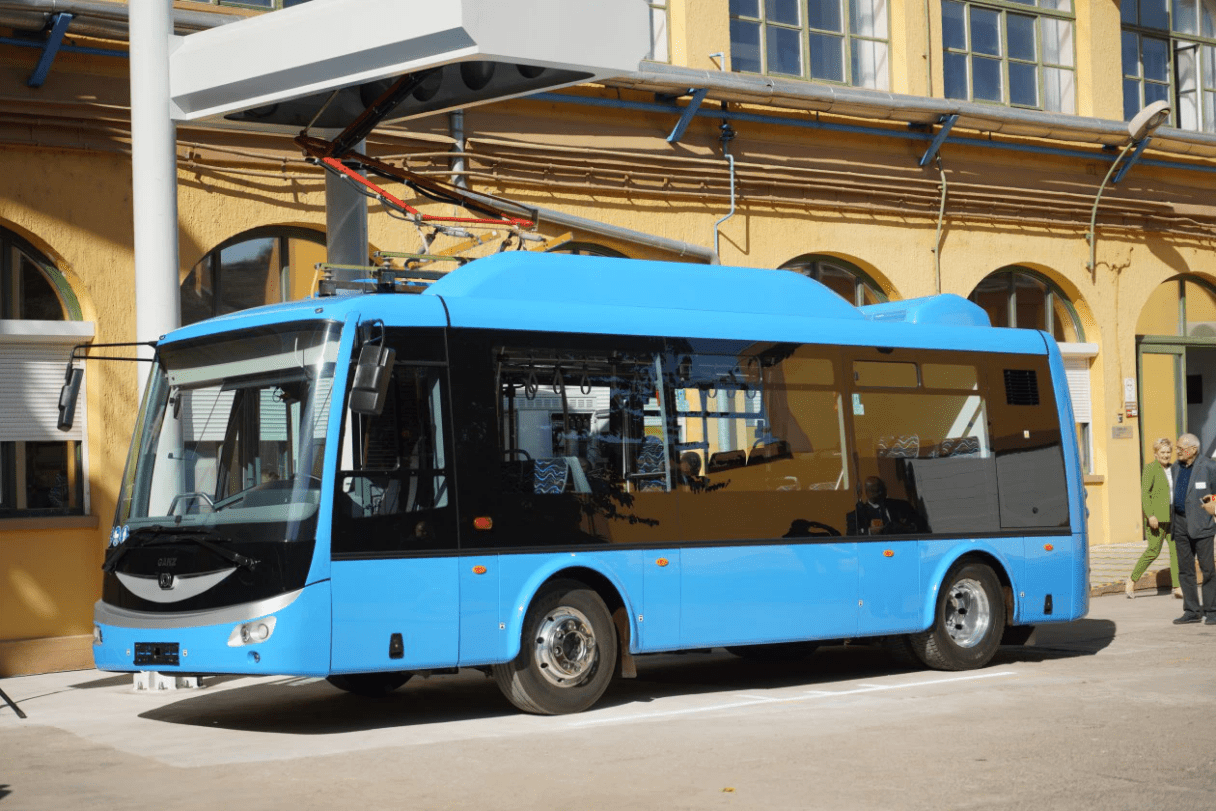 V Maďarsku začal vozit cestující elektrobus Ganz-SOR EBN 8