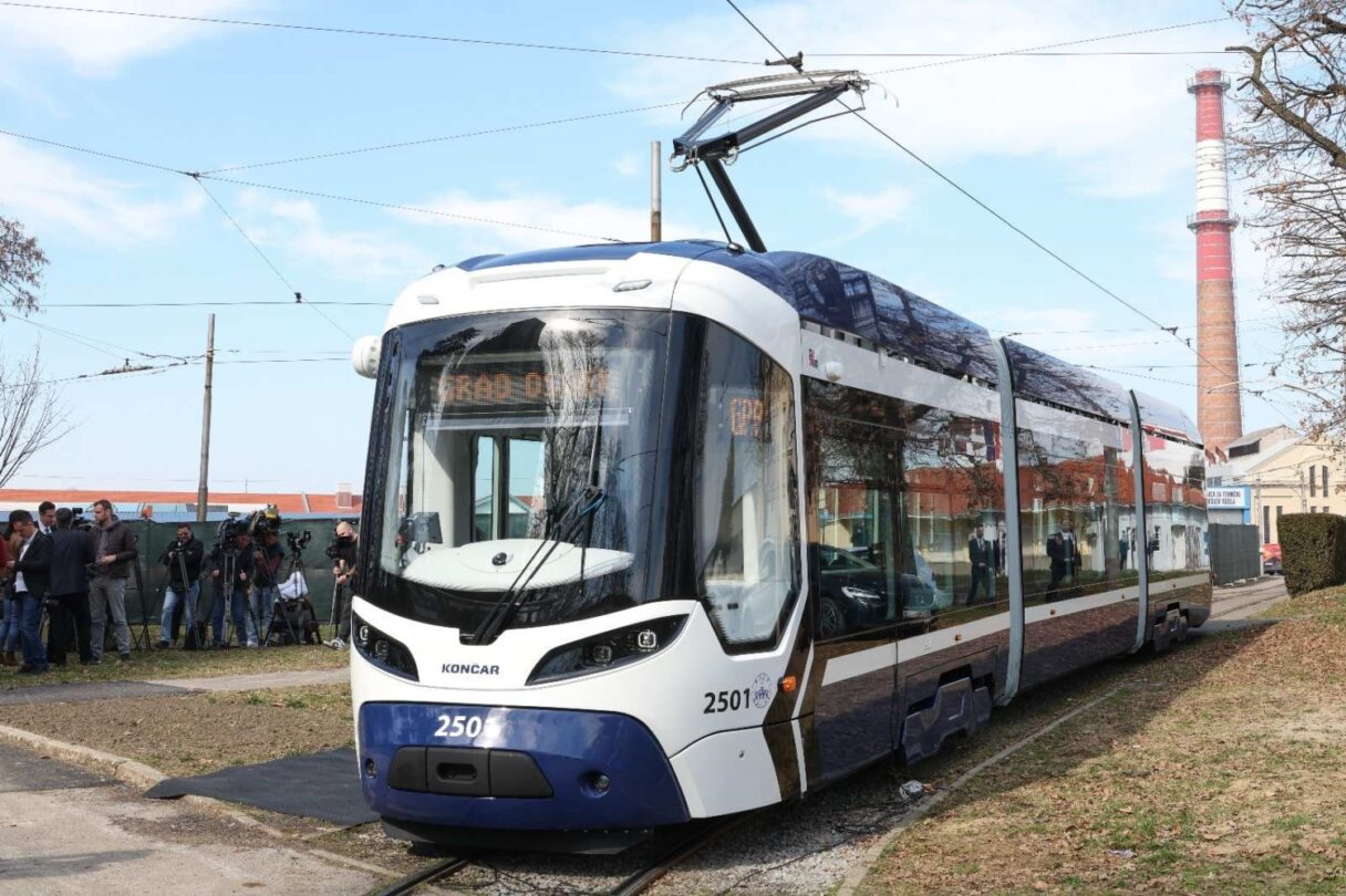 První nová tramvaj od Končaru dorazila do Osijeku